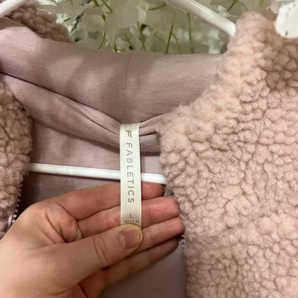 Fabletics Maeve Pink Summit Teddy Jacket with High Collar and Cropped Design 🧸💖 - Picture 7 of 9